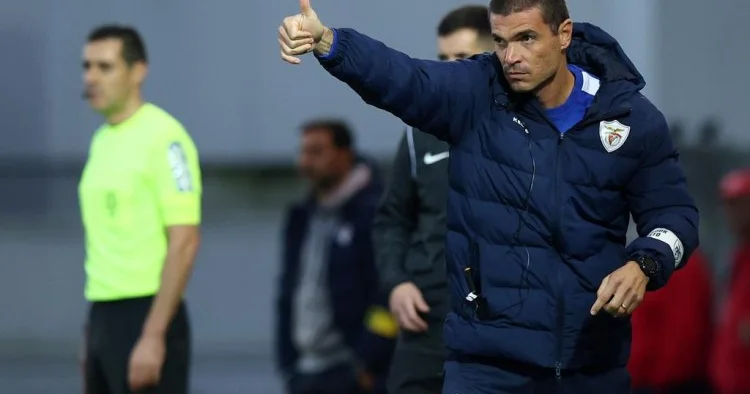 Fernandu Santuş hər yerdə uğur qazanmışdı, Azərbaycan millisində işləri yaxşı getmədi Portuqaliya klubunun məşqçisi