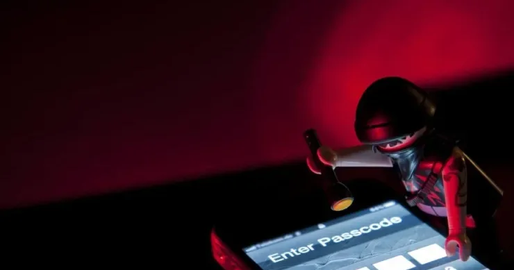 Telefonunuza gizli nəzarətlə bağlı 5 açıq əlamət