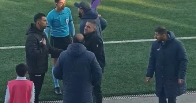 Bu hərəkətə görə baş məşqçilər meydandan qovuldular VİDEO