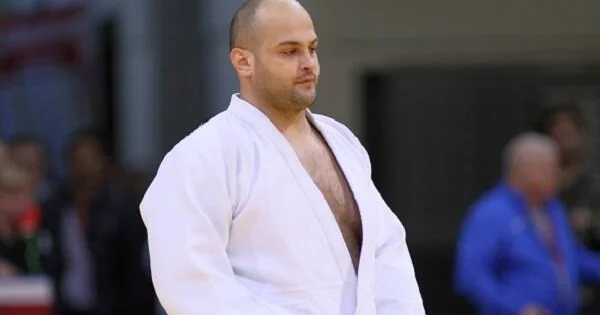 Cüdoçumuz rəqibini ipponla məğlub etdi