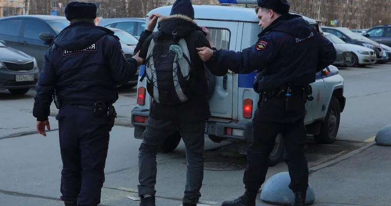 В Дагестане неизвестный с ножом напал на полицейских