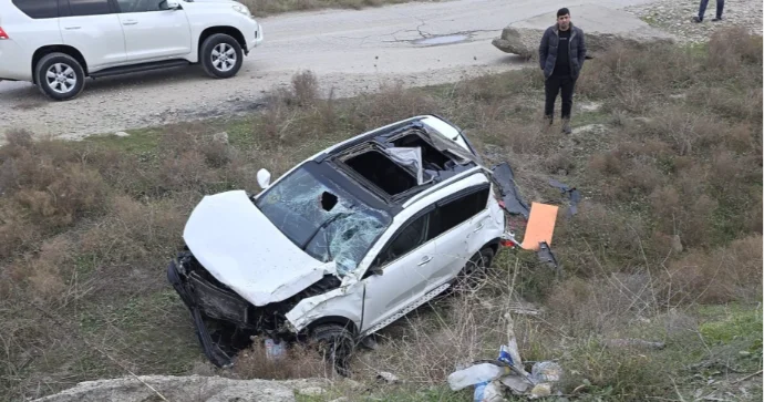 Siyəzəndə minik avtomobili aşıb, yaralananlar var FOTO