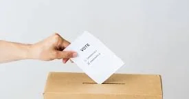 В Кыргызстане начались досрочные выборы депутатов парламента