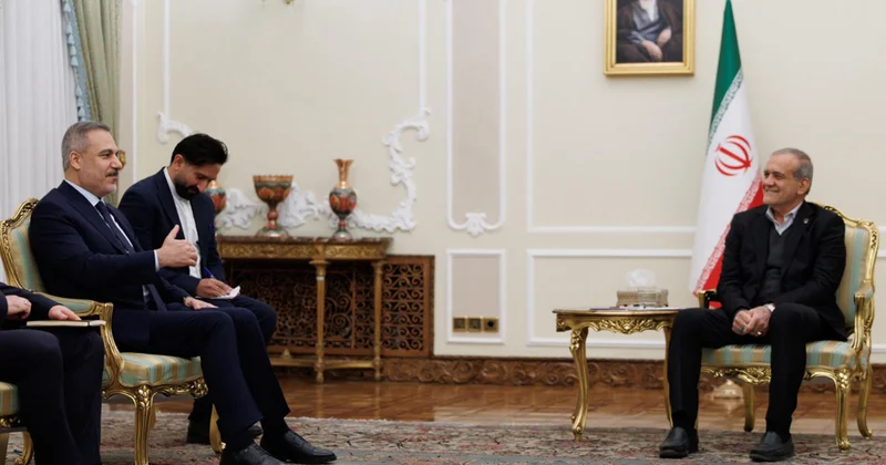 Hakan Fidan Pezeşkianla da görüşdü Foto