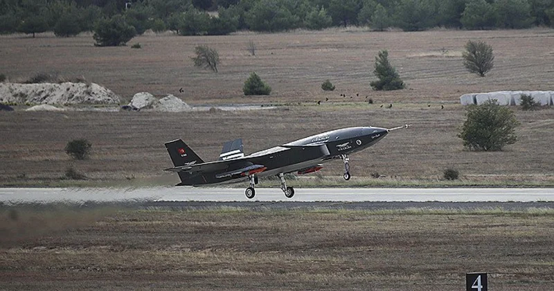 Görüntüdən kənardakı hədəfi vurdu Kızılelma dan ilk