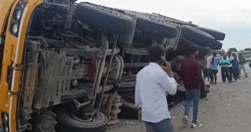 Hindistanda avtobus qəzası: 11 nəfər ölü, 60 yaralı