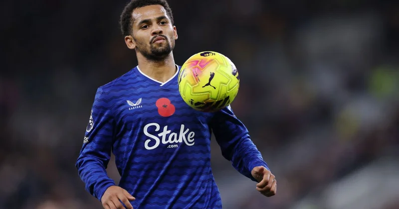 Seneqallı hücumçunu İngiltərə nəhəngləri istəyir