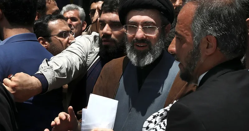 Хаменеи не отдаст власть сыну. Но кто его хочет убить? разбираем ситуацию с Фаршидом Багерианом