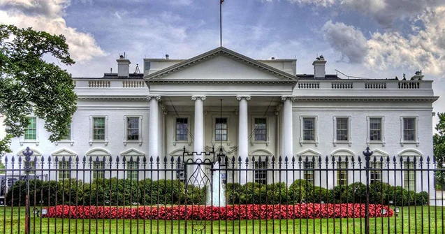 Ağ Evin media qurumları üçün qara siyahısı: Politico, The Washington Post... VİDEO