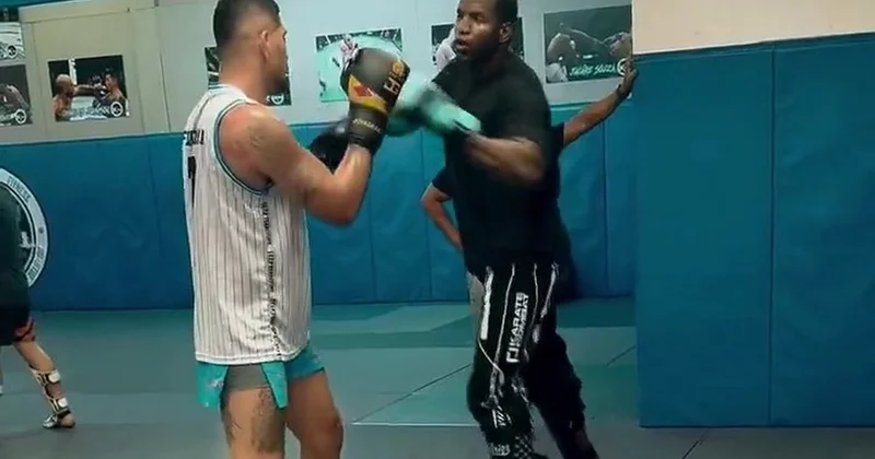 Aleks Pereyra ağır sparrinqə çıxıb VİDEO