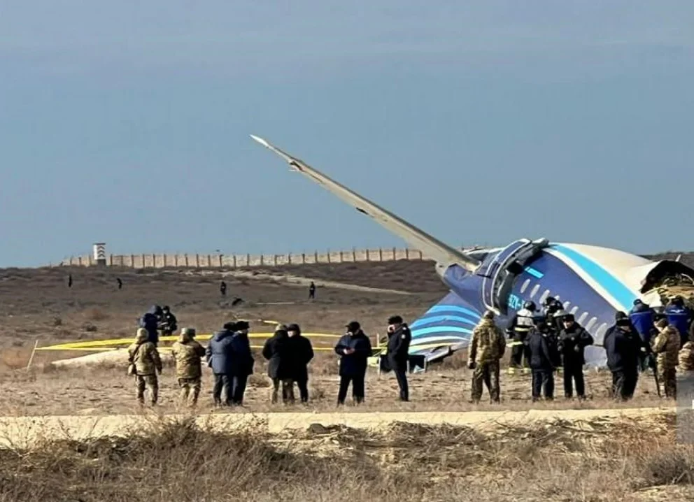 Крушение самолета AZAL расследуют следователи четырех стран