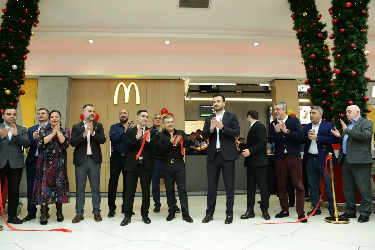 “Metropark”da yeni “McDonald’s” restoranı açıldı (FOTO)