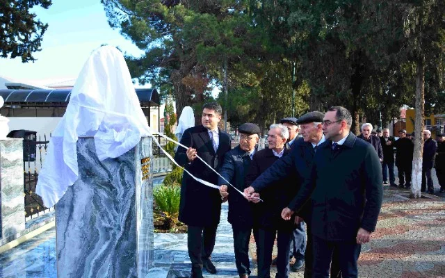 Ağstafada Hüseyn Arif və Həmid Abbasın büstlərinin açılışı oldu FOTOLAR