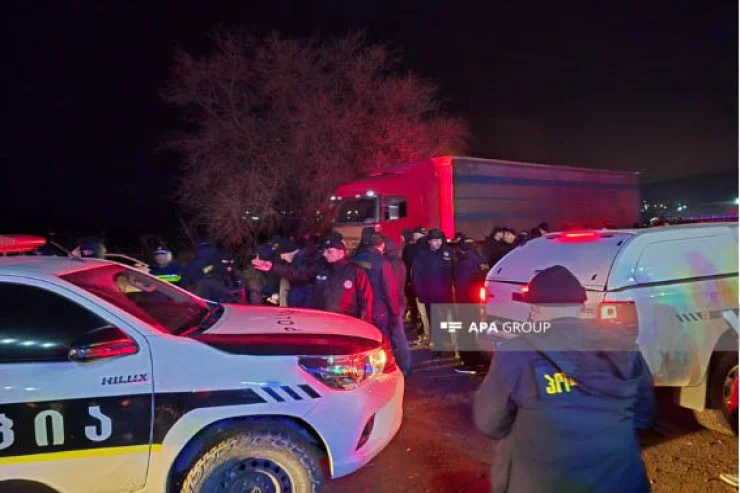 Gürcüstanda azərbaycanlılarla polis arasında qarşıdurma Təcili Tibbi Yardım avtomobilini aşırdılar