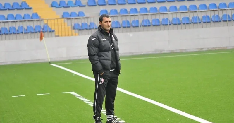 Xaqani Məmmədov: “Azərbaycanlı hücumçuların bombardir ola bilməmələrinin səbəbi az oynamalarıdır”