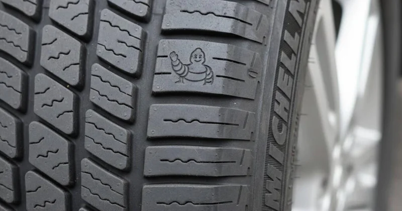 Niyə bütün təkərlər qaradır? Tarixi fakt