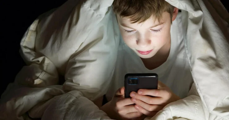 12 yaşdan əvvəl uşaqlara telefon vermək risklidir