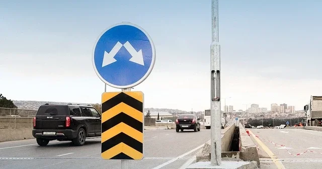 Светофор и островки безопасности: изменено движение на одном из перекрестков в бакинском поселке