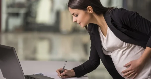 Ailə vəzifələrinə görə işçilərə qarşı ayrı seçkilik qadağan edilir