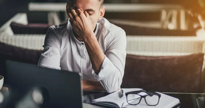 İşəgötürən işçini cərimələyə bilərmi?