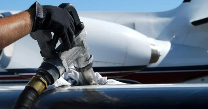 Reaktiv mühərriklər üçün yanacaqla bağlı qərar