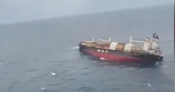 ABŞ Sakit okeanda daha bir gəmini vurdu