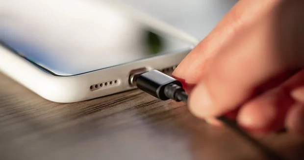 iPhone istifadəçilərinə XƏBƏRDARLIQ