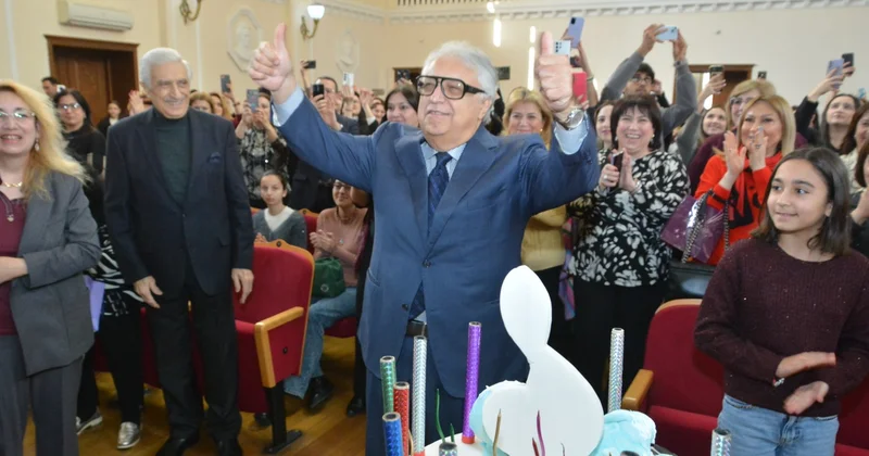 Фархад Бадалбейли отметил день рождения вместе со студентами Бакинской музыкальной академии (ФОТО)