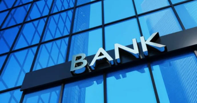 Avtomobil dayanacağından banka daxil oldular 30 milyon apardılar