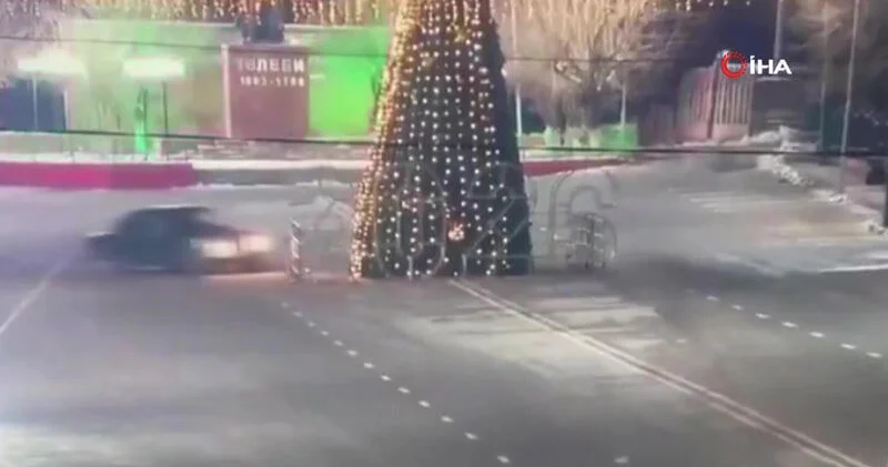 Drift edib Yeni il ağacı nı vurdu VİDEO