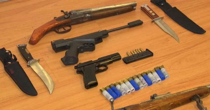 Polis xeyli silah sursat aşkarladı