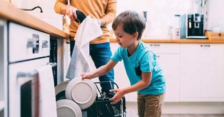 Ev işlərində iştirak edən uşaqlar daha uğurlu olur Harvard da təsdiqləyir