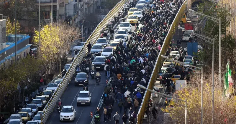 İranda etirazlar minlərlə insan AYAĞA QALXDI