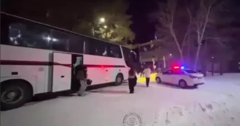 Казахстанские спасатели вызволили из снежного плена более 100 человек Видео