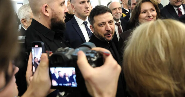 Zelenski prezident postundan gedəcəyi tarixi açıqladı