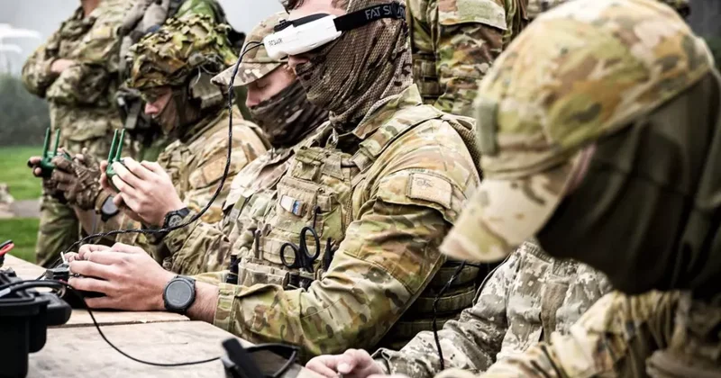 Украинские военные обучают партнеров в Британии технологиям применения дронов в бою ФОТО