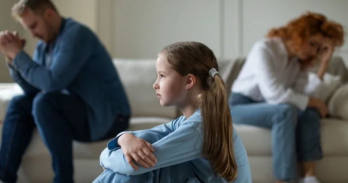 Valideynlər diqqət! Həddindən artıq qayğı asılılıq və narahatlıq yaradır