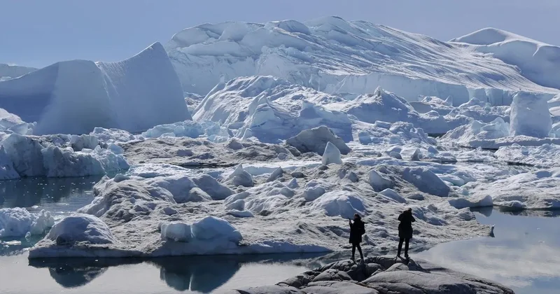 Qrenlandiyada təbii qaz köpükləri çıxaran nadir buzlaq aşkarlandı