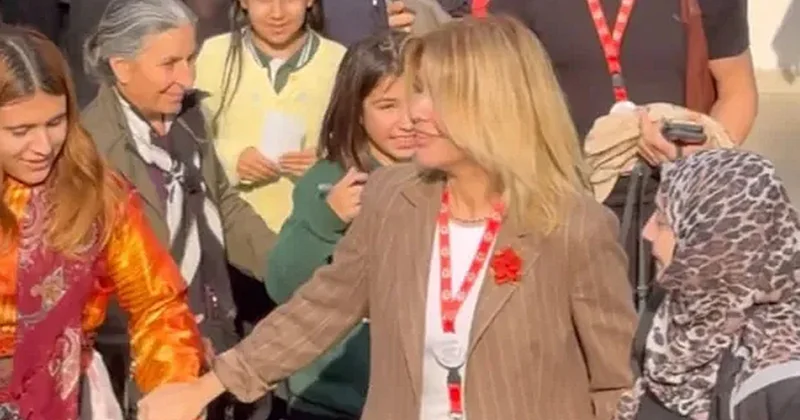 Hicablı qadının əlini tutmaması gündəm oldu Video