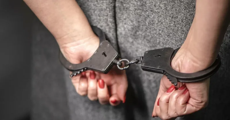 Ранее судимая женщина арестована за пропаганду наркотиков в соцсети Minval Politika