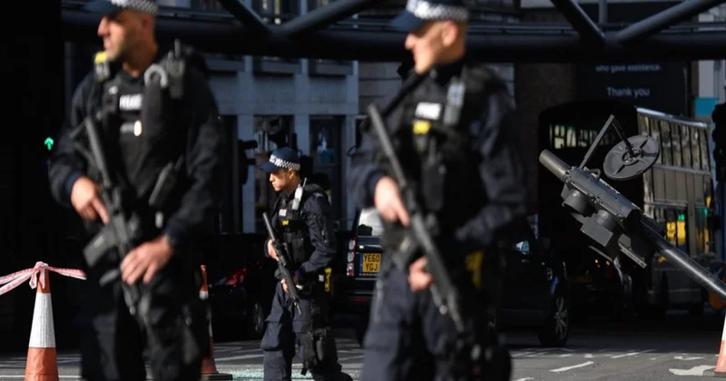 Мужчина с ломом напал на людей в больнице в Британии есть пострадавшие