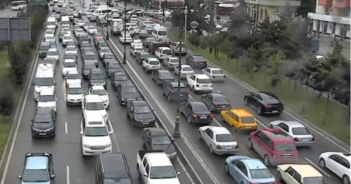 Paytaxtda tıxac probleminin həlli Mərkəzdə avtomobil parkının məhdudlaşdırılması ... Memar