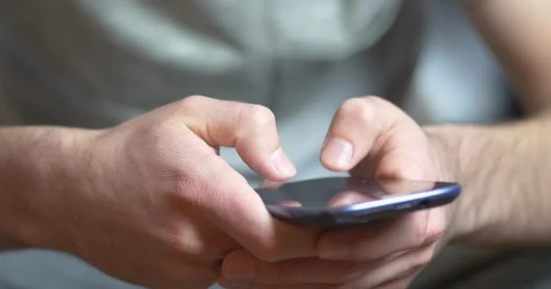 Ekran vaxtına diqqət: Xəstə edə bilər...