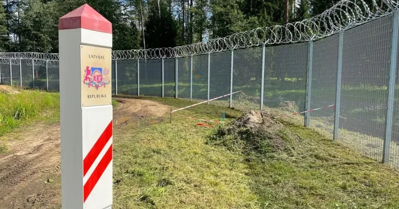 Латвия полностью отгородилась от России забором ФОТО