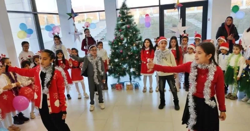 Cəbrayıl şəhərində məktəblilərin bayram sevinci