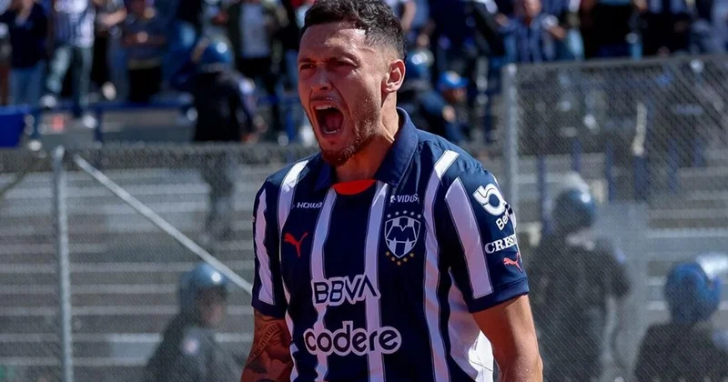 Monterrey in futbolçusu Okamposun üzünün sol hissəsi iflic olub