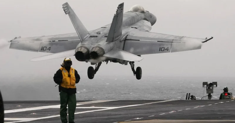 ABŞ Sakit Okeanda narkotik qaçaqmalçılığı ilə məşğul olan gəmiyə zərbə endirib