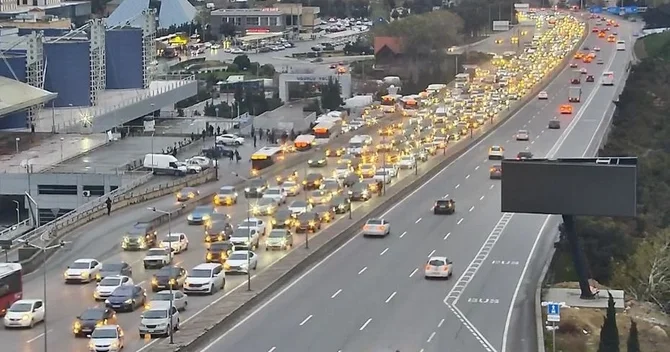 20 Yanvar tərəfdə nəqliyyatın sıxlığı yaranıb