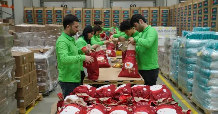 “PAŞA Holding” şəhid övladlarına bayram sovqatları çatdırıb FOTOLAR