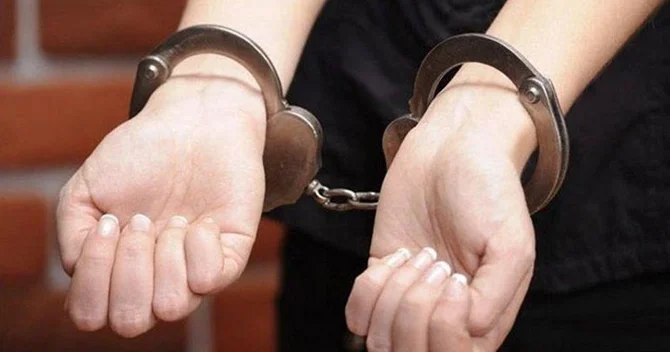 Sosial şəbəkələrdə narkotiki təbliğ edən qadın həbs olundu